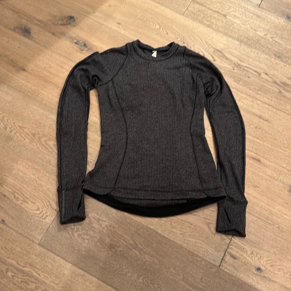 Lululemon worn twice very cute crew neck sweater with longer sleeves